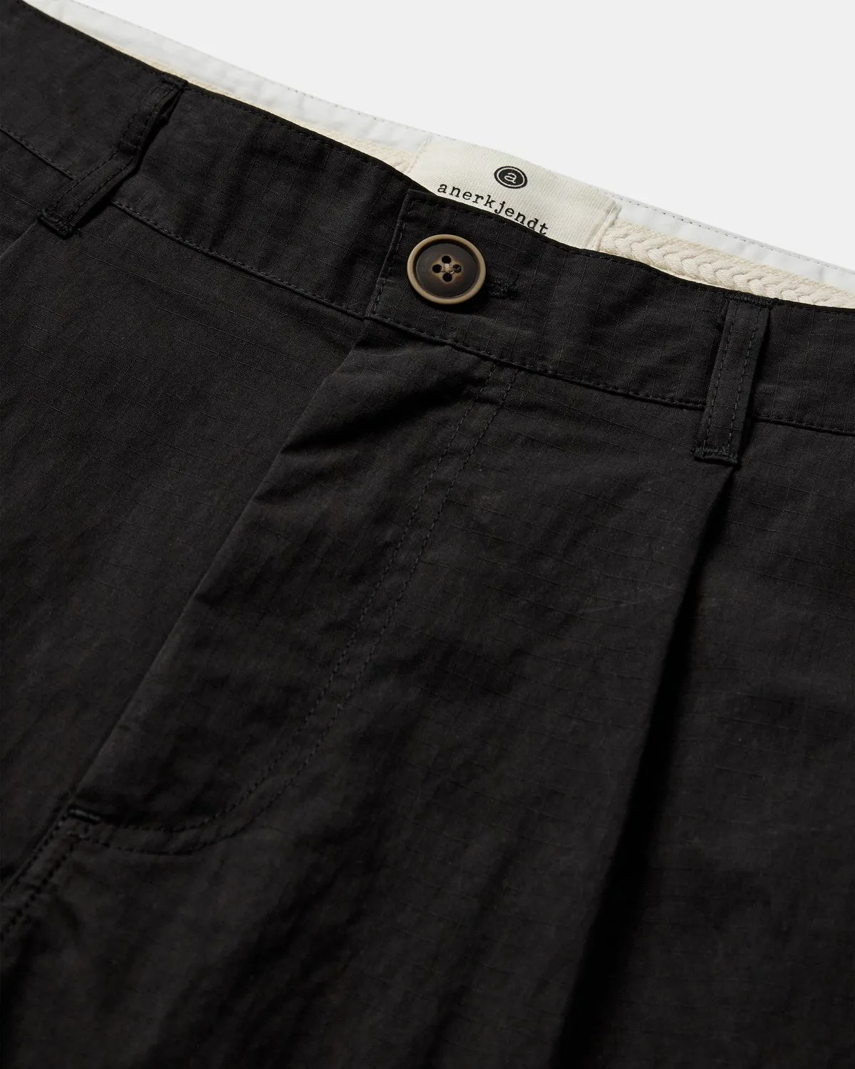 AKJAN CARGO TEC PANTS - Caviar