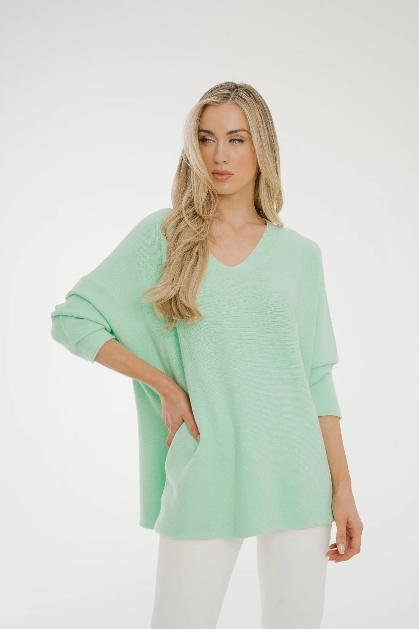 Amber V-Neck Jumper In Mint