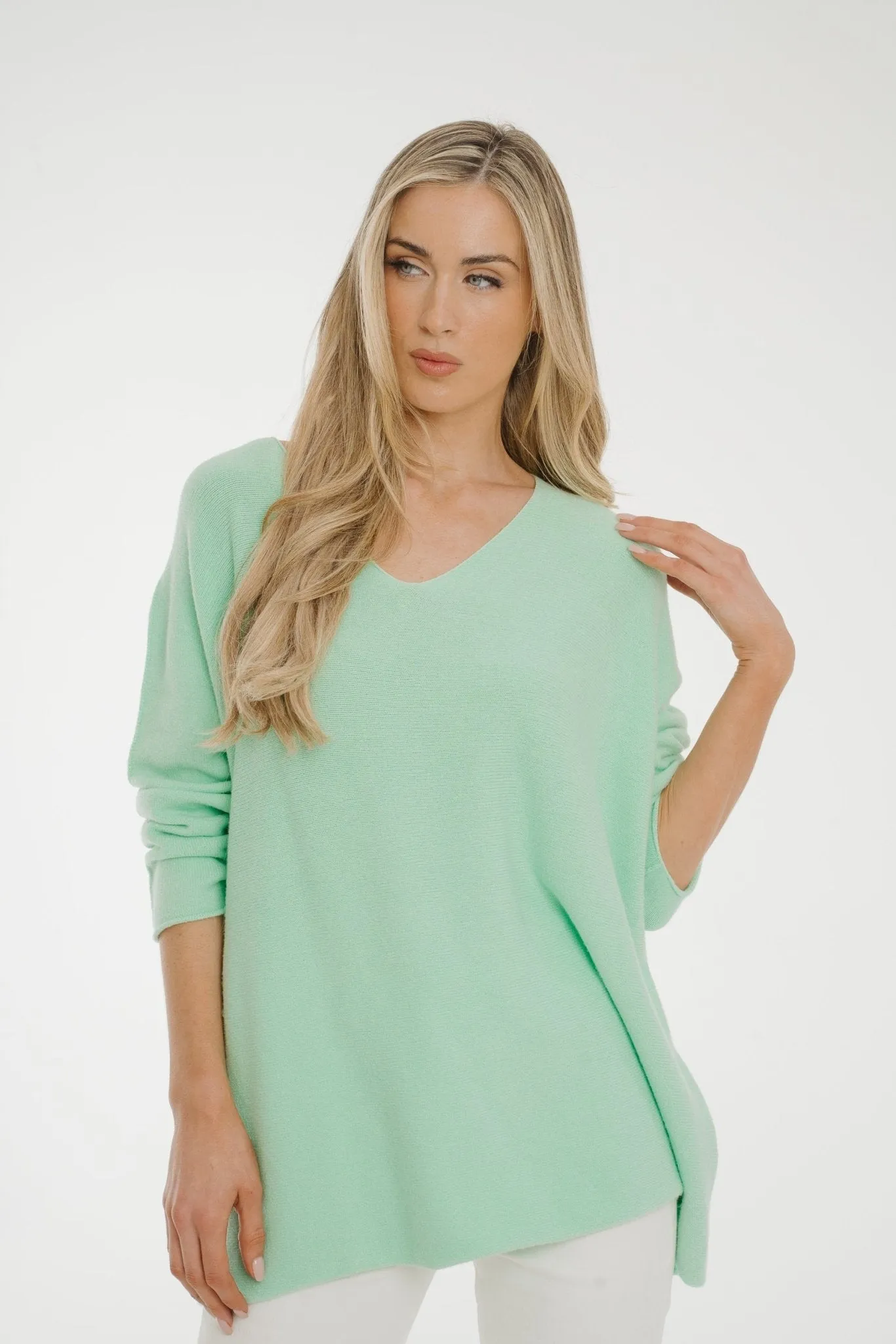 Amber V-Neck Jumper In Mint