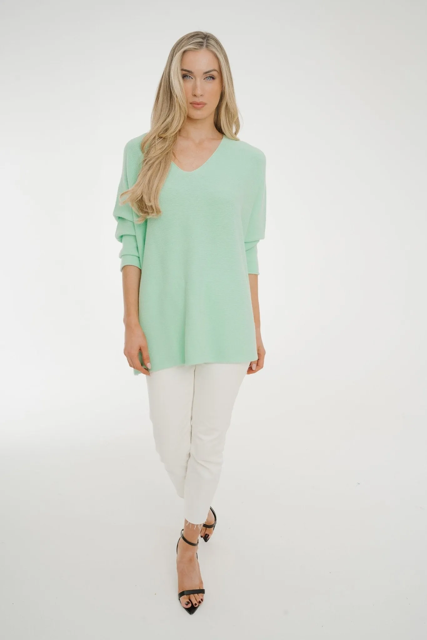 Amber V-Neck Jumper In Mint