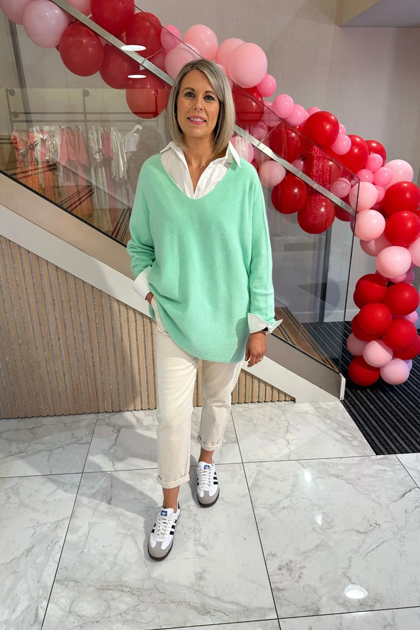 Amber V-Neck Jumper In Mint