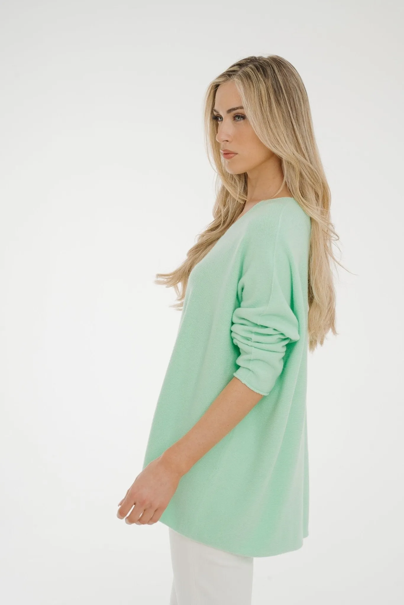 Amber V-Neck Jumper In Mint