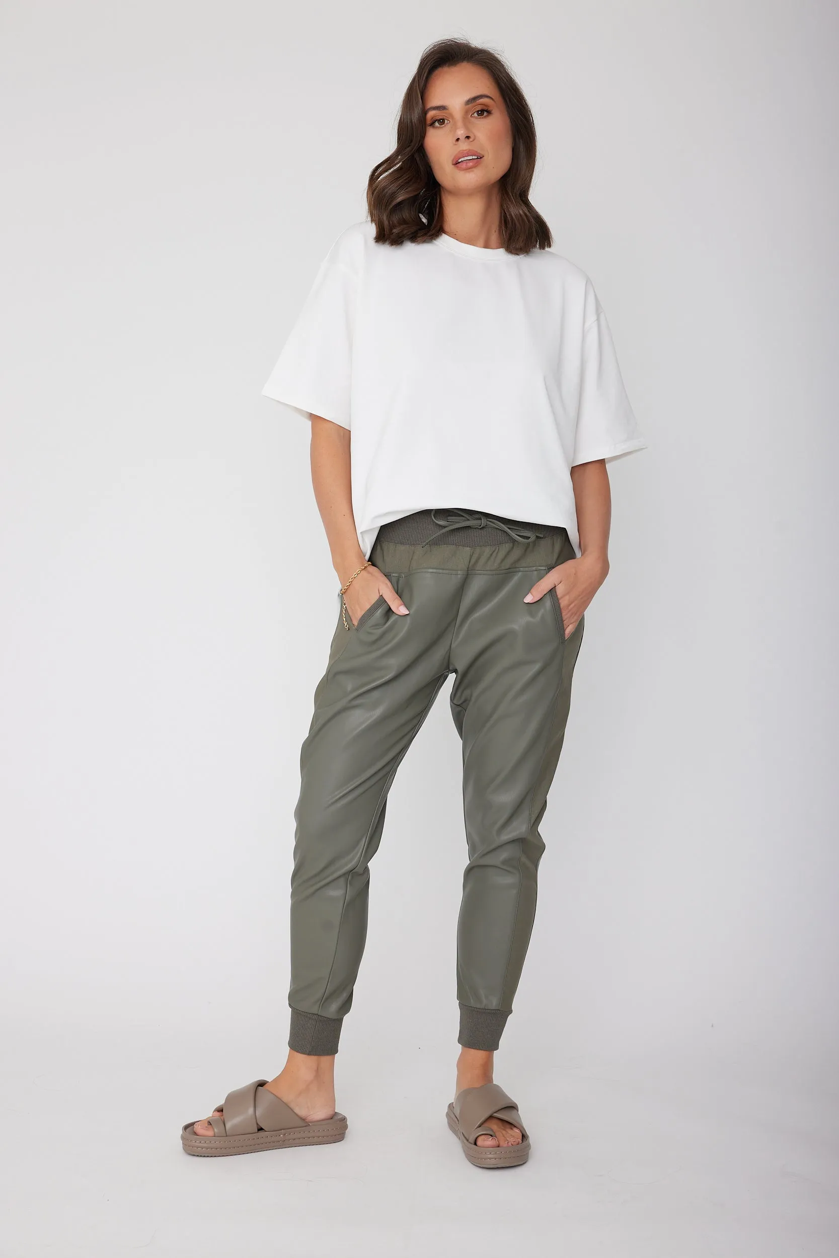 JOEY Pants Vegan Leather Olive