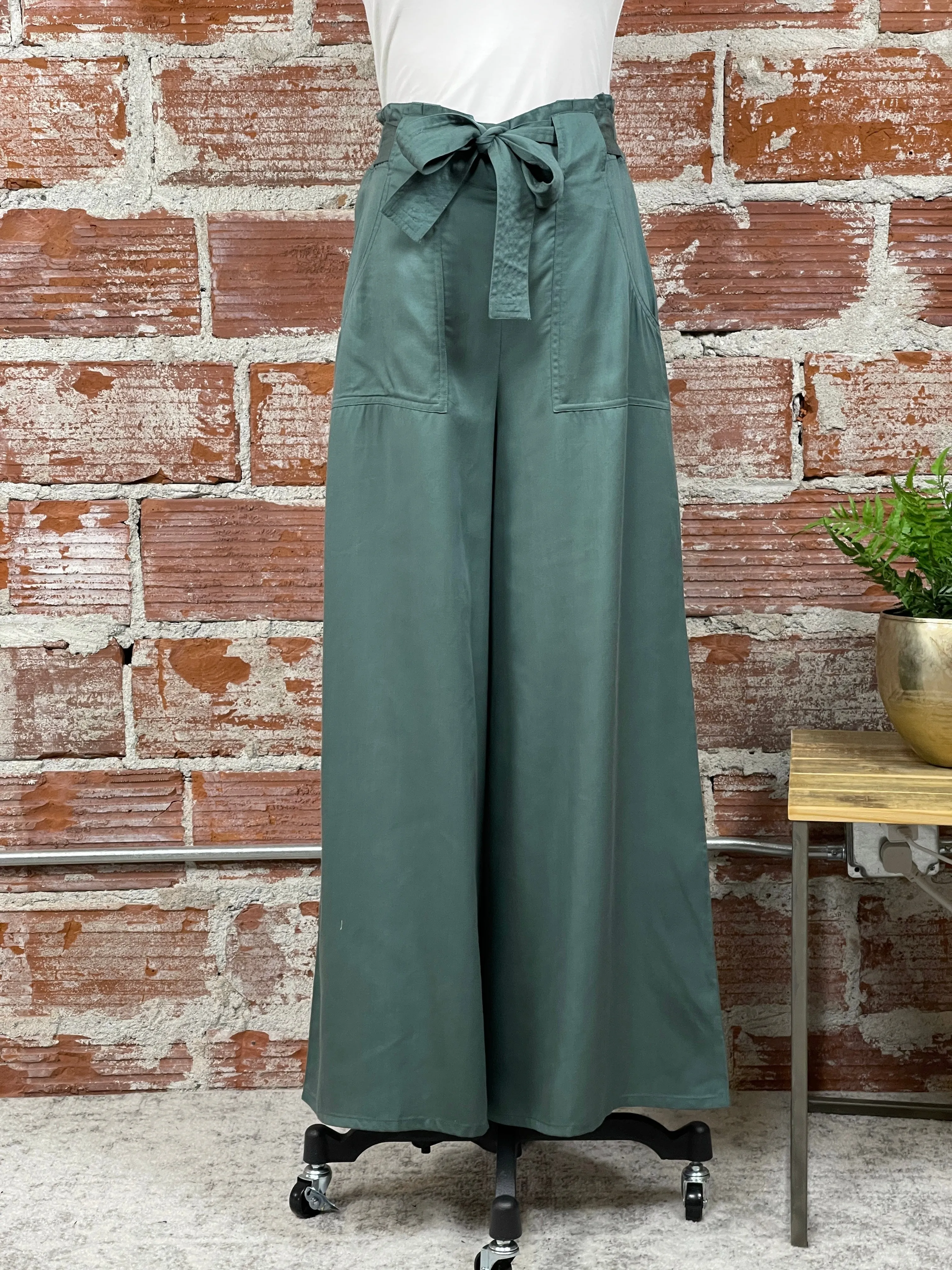 Lucca Pant in Botanical Green