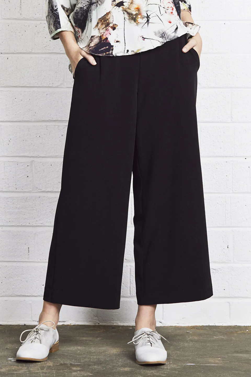 Maggie Wide Leg Crop Black Pant