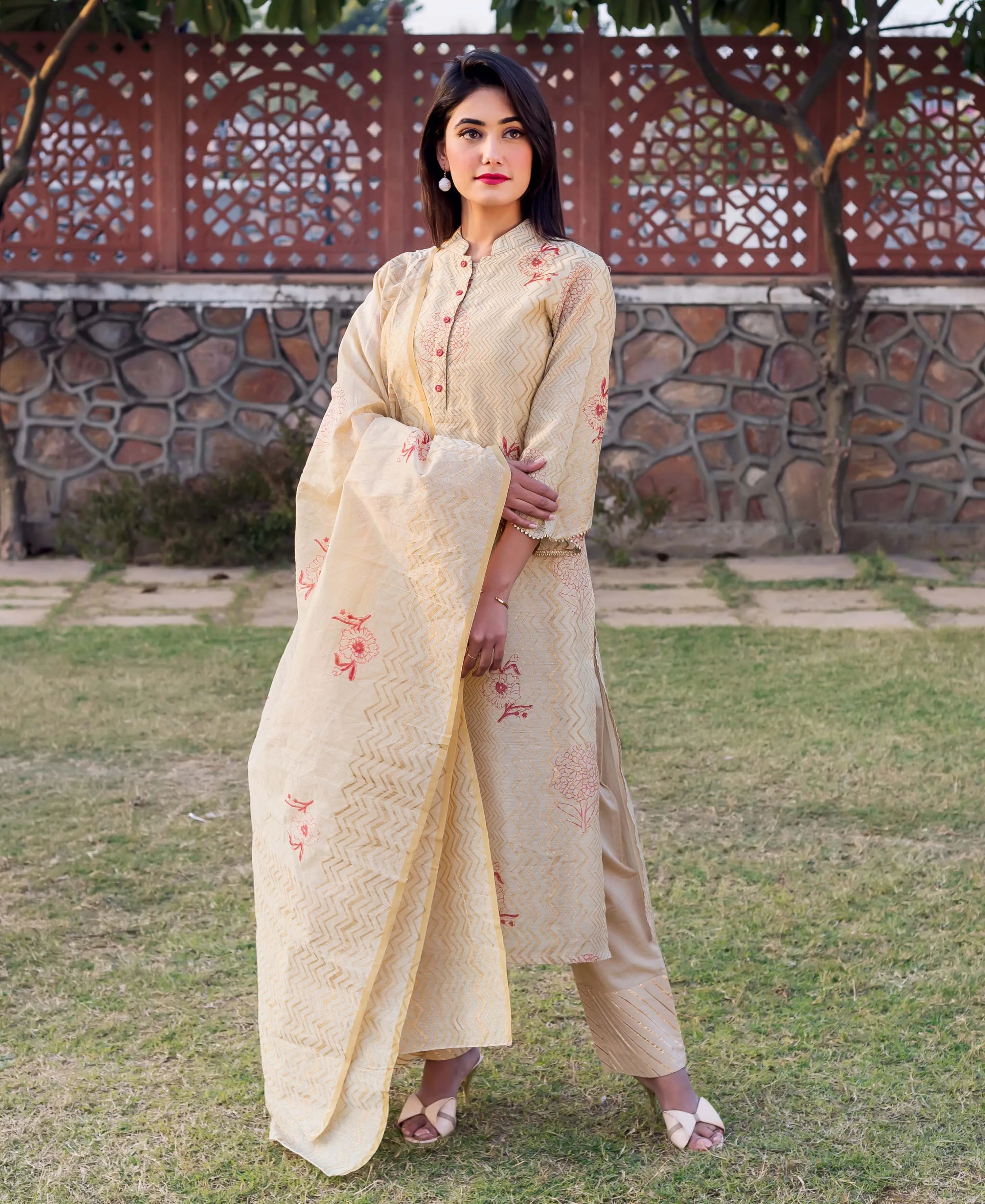 Mahira Gold Printed Kurta