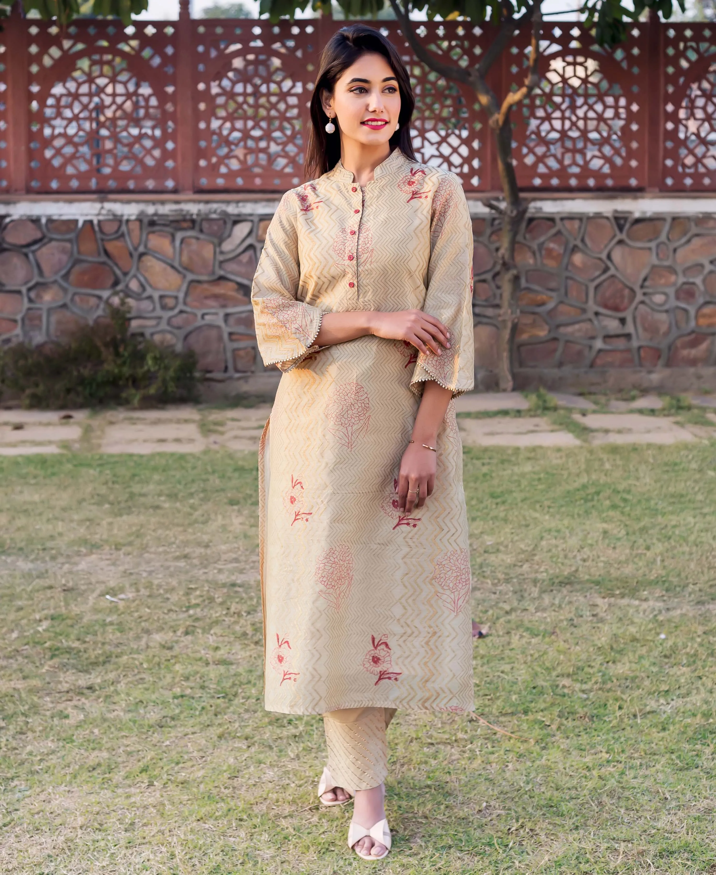 Mahira Gold Printed Kurta